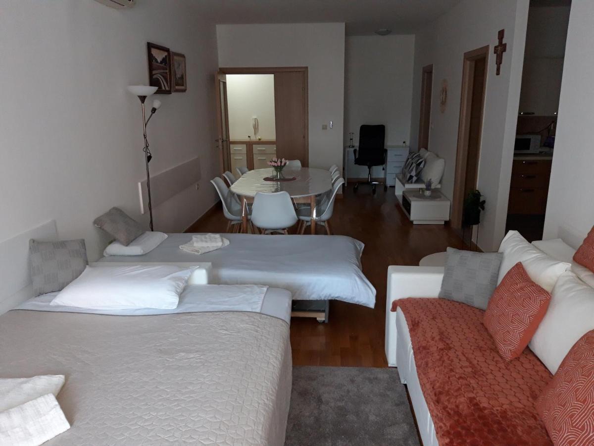 Marys Home Apartment Medugorje エクステリア 写真
